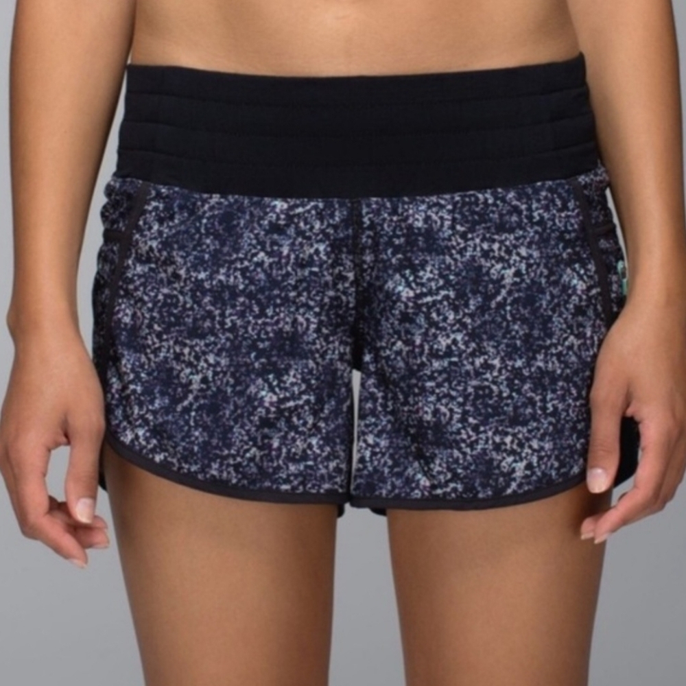 Lululemon Tracker Shorts Size 4 Black Speckled 4" Inseam Lined Pocket